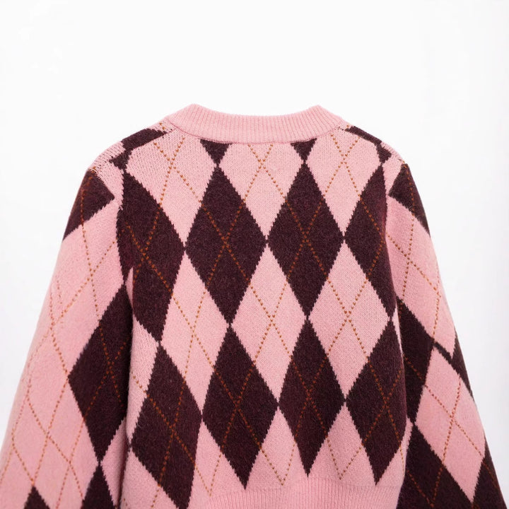 Damen Kurze Rauten‑Argyle‑Strickjacke mit Rundhals und stoffbezogenen Knöpfen Drune