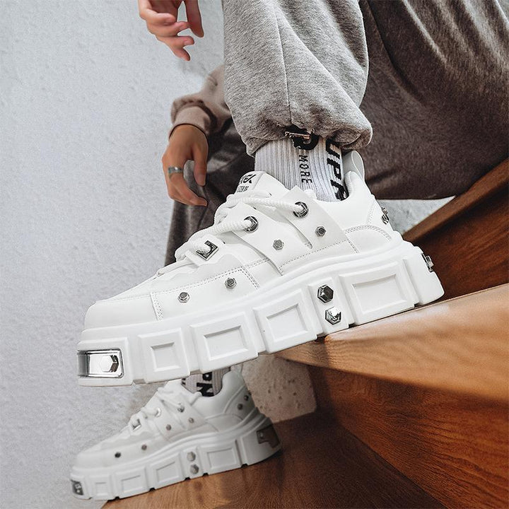 Damen Plateau-Sneaker mit dekorativen Metallnieten und strukturiertem Overlayer Drune