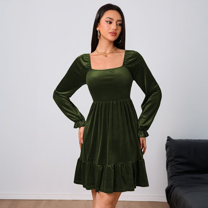 Damen Samtkleid mit quadratischem Ausschnitt, gerafften Puffärmeln und stufigem Tellerrock Drune