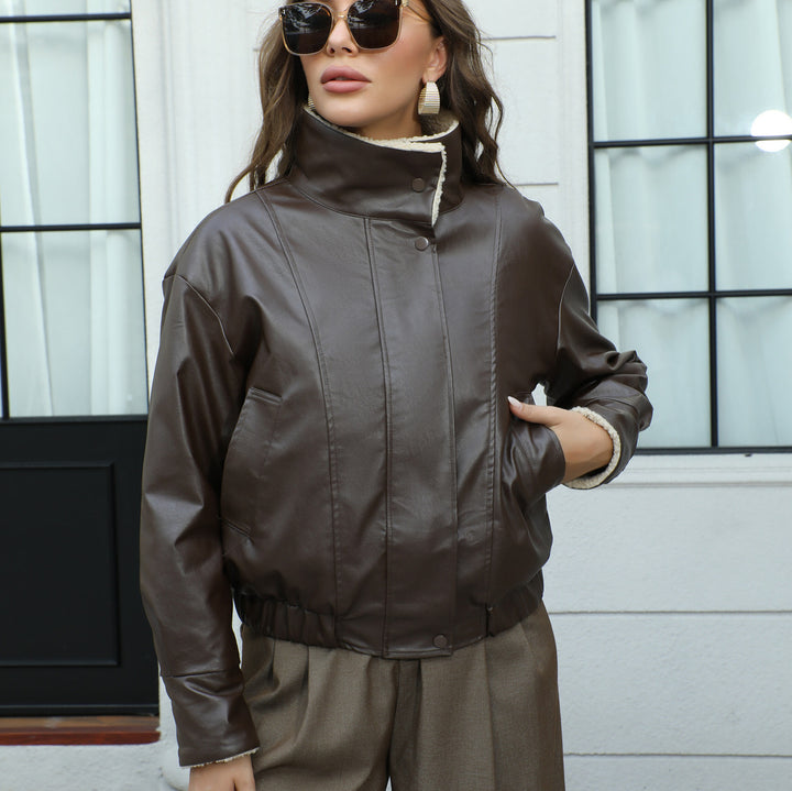 Damen Kurzgeschnittene Kunstlederjacke mit Teddykragen und Druckknöpfen Drune