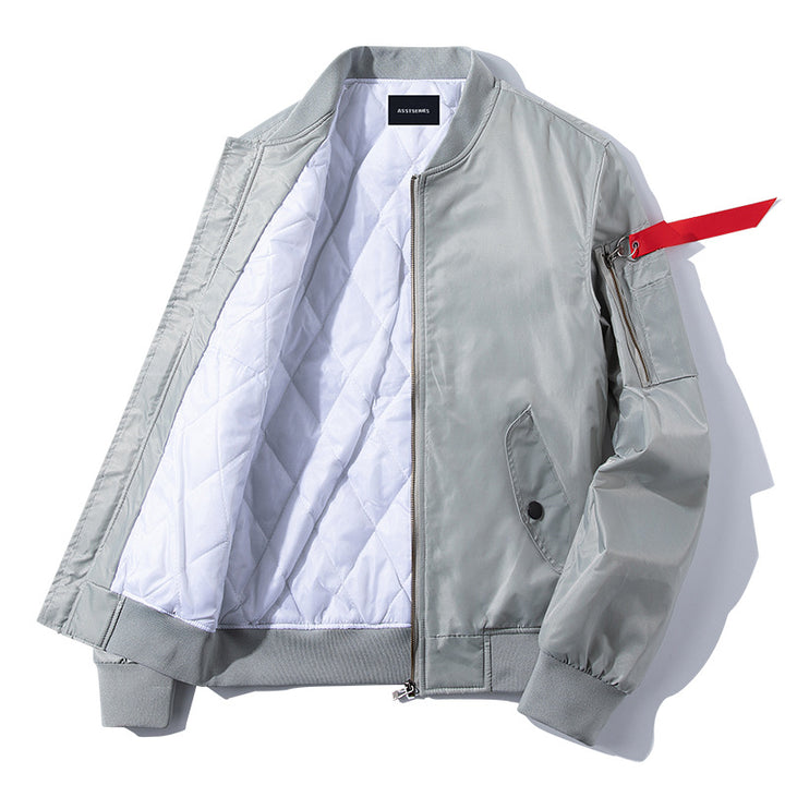 Männlicher -Diamant-Stepp-isolierter Piloten-Bomber mit Ärmel-Utility-Reißverschluss und Luftfahrt-Label Drune