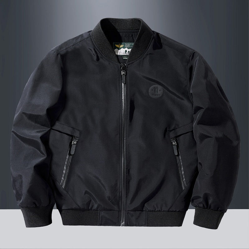 Leichte, militärisch inspirierte Herren-Bomberjacke von  mit schrägen Reißverschluss-Handtaschen und gerippten Abschlüssen Drune