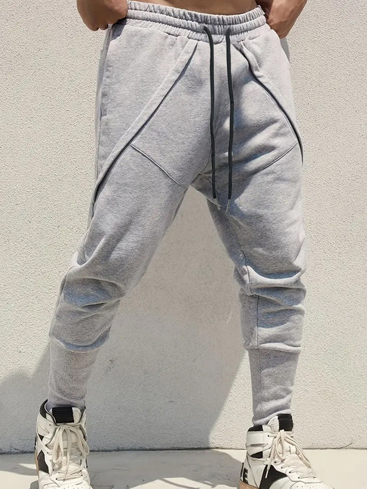 Herren Tapered-Jogginghose mit tiefem Schritt, elastischem Bund & diagonalgesetzten Taschen Drune