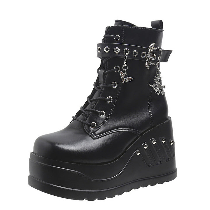Damen nan Gothic Plateau-Stiefelette mit Schnürung, Ösenriemen und Anhänger-Details Drune