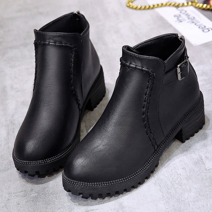 Damen Kurzschaft-Ankleboots mit Ziernaht, robuster Lug‑Sohle und verstellbarem Schnallenriemen Drune