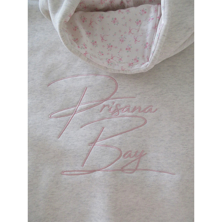 Damen Oversize Hoodie Sweatshirt mit zartem Stickdesign auf der Vorderseite und gesticktem Schriftzug auf der Rückseite Drune