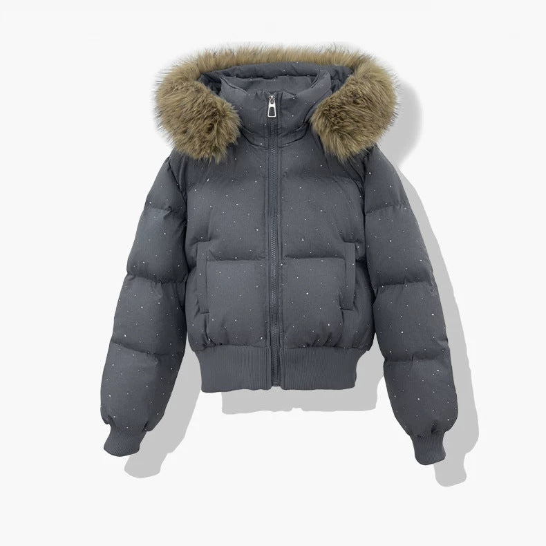 Damen nan kurzer gesteppter Pufferblouson mit feinem Strassbesatz, abnehmbarer Webpelzkapuze und elastischem Saum Drune