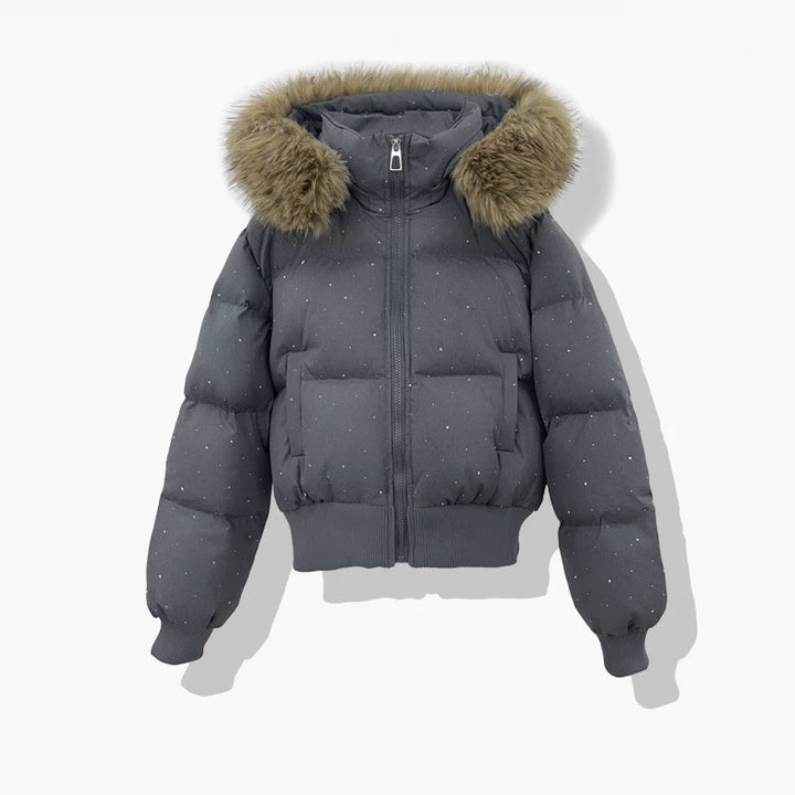 Damen nan kurzer gesteppter Pufferblouson mit feinem Strassbesatz, abnehmbarer Webpelzkapuze und elastischem Saum Drune