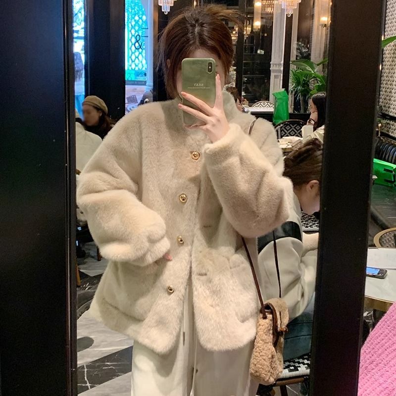 Damen Flauschige Jacke mit goldenen Knöpfen Drune