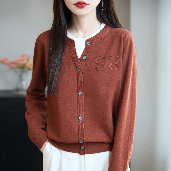 Damen Kurzer Feinstrick-Cardigan mit V‑Schlitzkragen, Rippenblende und dezentem Struktur‑Logo Drune