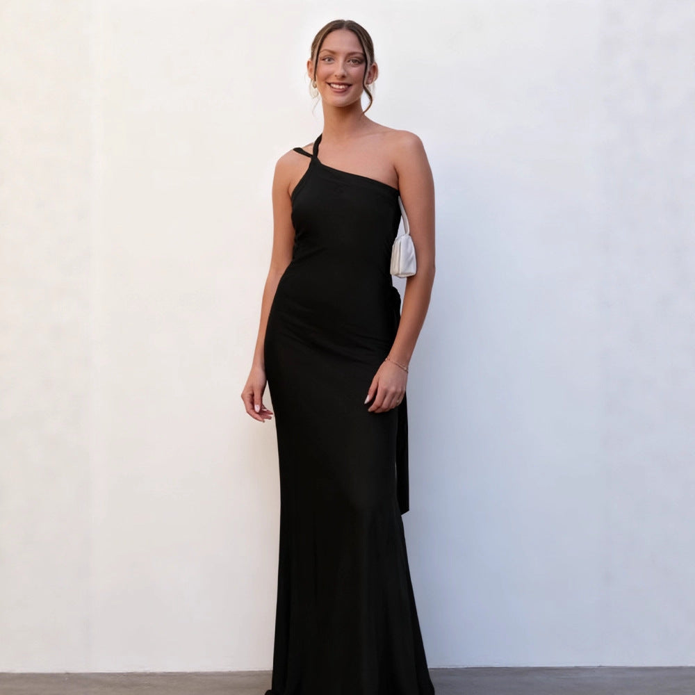 Damen elegantes Maxikleid mit asymmetrischem Halterdesign und schimmerndem Satin Drune