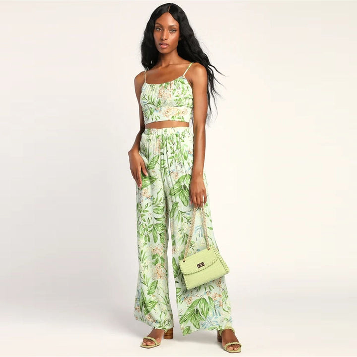 Damen luftiges Sommeroutfit mit floralem Print Drune