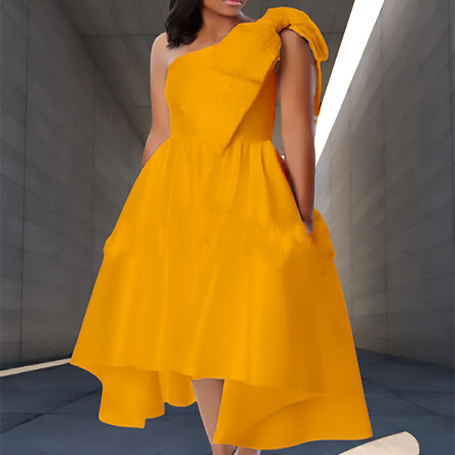 Damen asymmetrisches Kleid mit voluminösem Schößchen und elegante Drapierung Drune