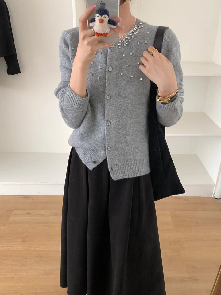 Damen Strickjacke mit eleganten Perlenapplikationen und klassischem Rundhalsausschnitt Drune