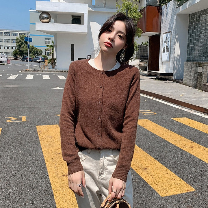 Damen Kurzgeschnittener Feinstrick-Cardigan mit Rundhalsausschnitt und kastiger Passform Drune