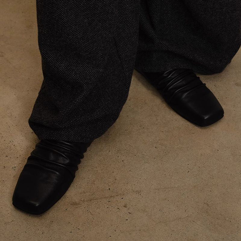 Damen Leder-Slipper mit quadratischer Zehenpartie und gerafftem Schaft Drune