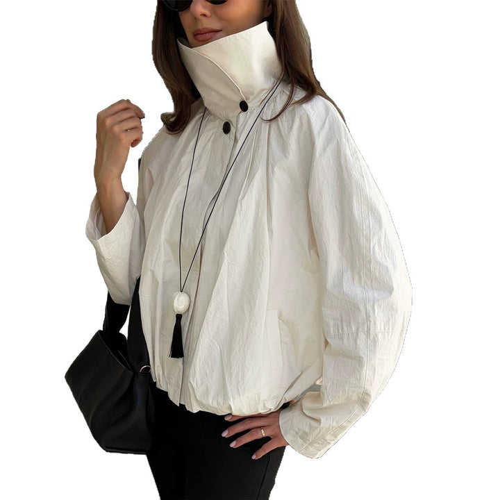 Damen Kurzjacke mit hohem Stehkragen, geraffter Schulterpartie und elastischem Saum Drune