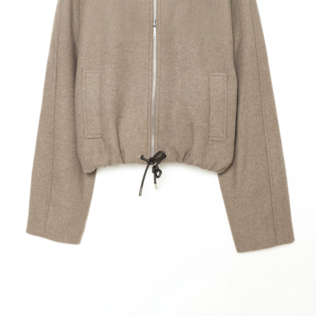 Damen nan kurze Wolljacke mit durchgehendem Reißverschluss, Umlegekragen und Kordelzugsaum Drune