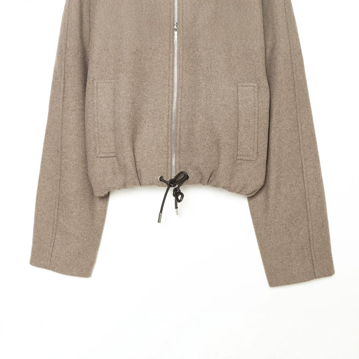 Damen nan kurze Wolljacke mit durchgehendem Reißverschluss, Umlegekragen und Kordelzugsaum Drune