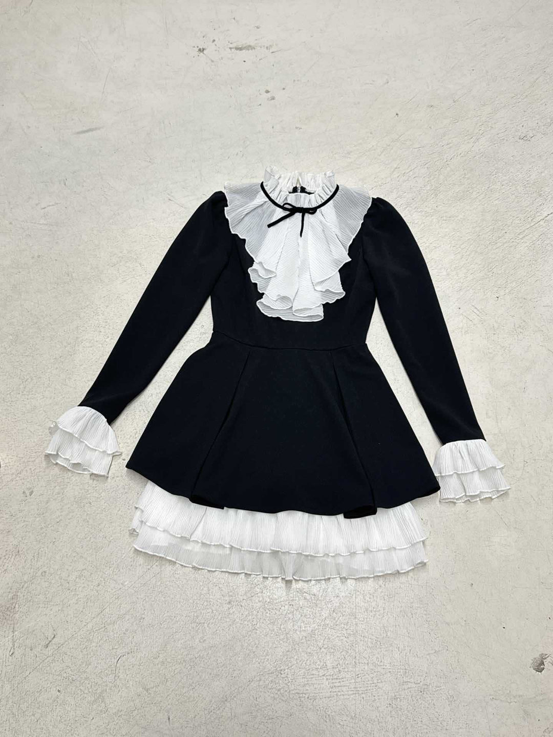 Damen nan viktorianisches Rüschenkleid mit Stehkragen, gerafftem Volant und mehrlagigem Plissee-Unterrock Drune