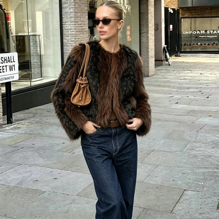 Damen nan kurzer Kunstfell-Blouson mit kontrastierten Streifen, Boxy-Cut und rundem Ausschnitt Drune