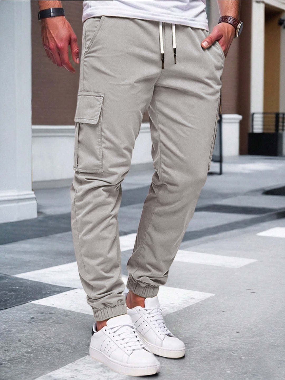 Herren nan tapered Freizeit-Cargohose mit aufgesetzten Klapptaschen, Tunnelzugbund und elastischen Beinabschlüssen Drune