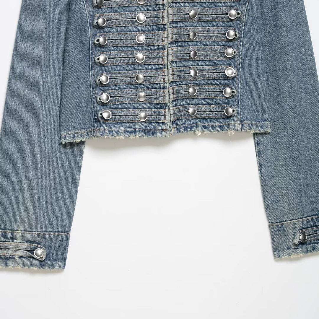 Damen Kurz geschnittene Military-Jeansjacke mit dekorativen Band-Details und Metallnieten Drune
