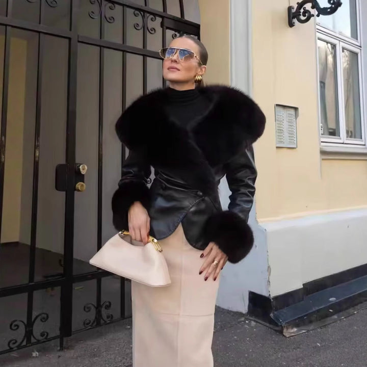 Damen 20+ kurze Kunstlederjacke mit großem Kunstfellkragen und Fellmanschetten Drune