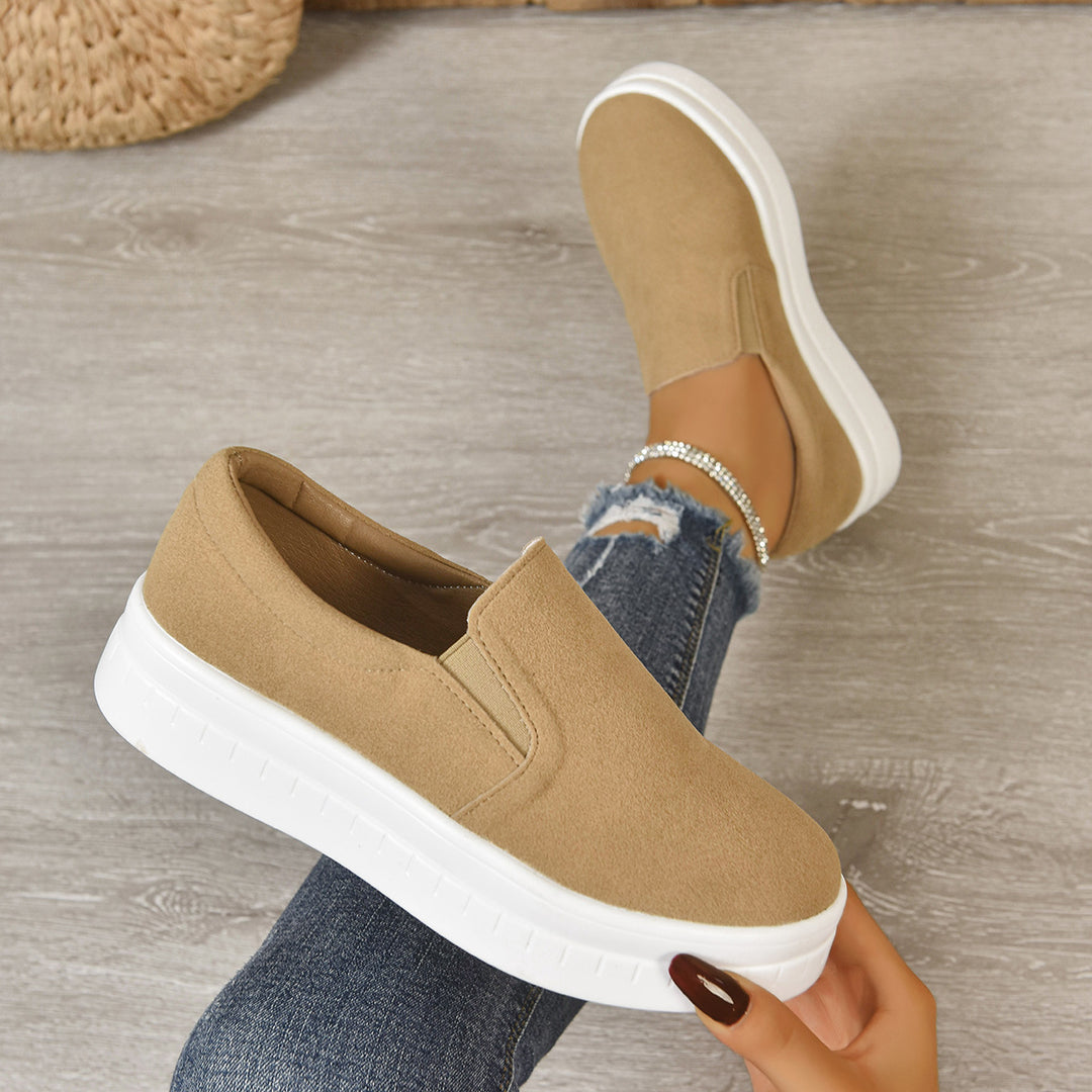 Damen Slip-On Freizeit-Sneaker mit breiter Leichtlauf-Plateausohle weichem Microvelours-Obermaterial und elastischen Seiteneinsätzen Drune
