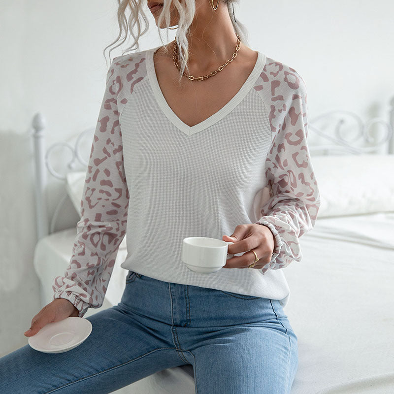 Damen Feinstrick-V‑Neck-Shirt mit Waffelstruktur und Chiffon-Leopardenärmeln Drune