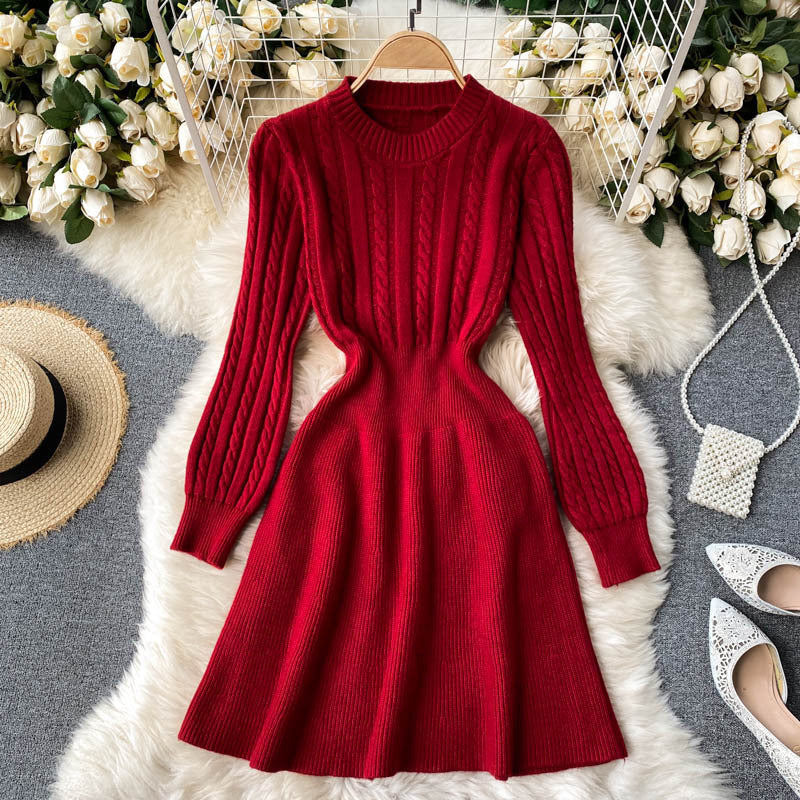Damen Strickkleid mit modernem Zopfmuster und figurbetonendem Schnitt Drune