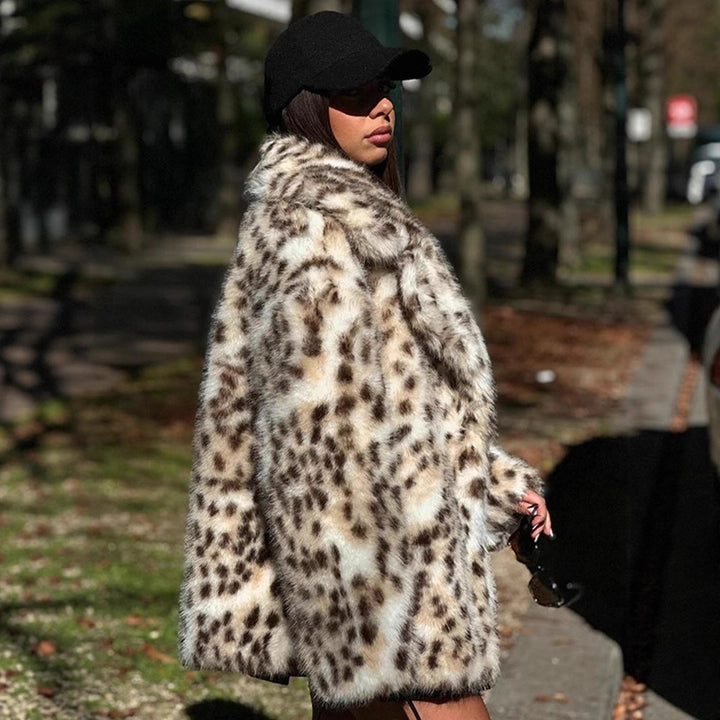 Damen Kurzmantel aus veganem High-Pile Kunstpelz mit Leopard-Print Drune