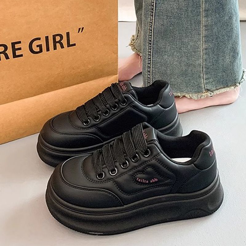Damen Plateau-Sneaker im minimalistischen Chunky-Look mit skulpturierter Wedgesohle Drune