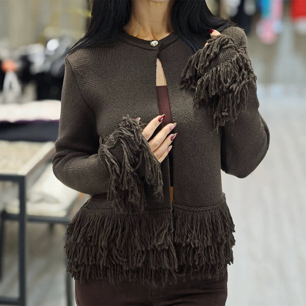 Damen Strickjacke mit Lagenfransen, Perlmuttverschluss und kastiger Silhouette Drune