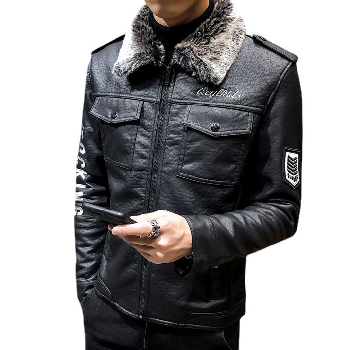 Herren Biker-Lederjacke mit Kunstfellkragen und militärischen Abzeichen Drune