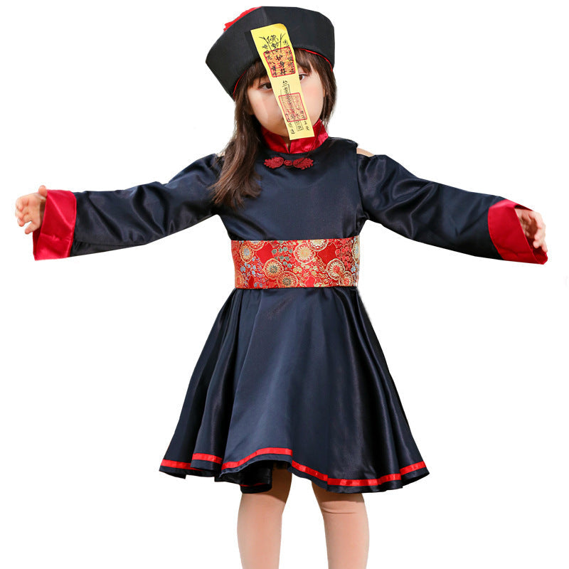 Mädchen traditionelles Kostüm mit floralem Muster Drune