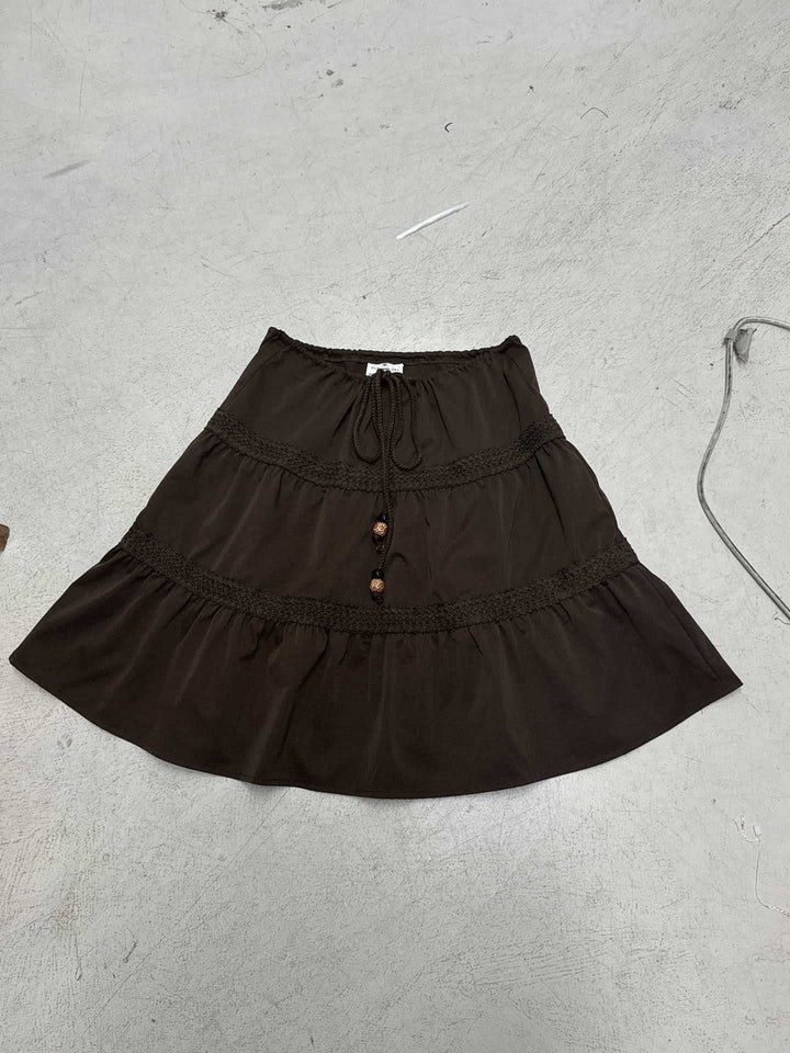 Damen nan gestufter Boho-Midirock mit elastischem Kordelbund und Häkelband-Details Drune