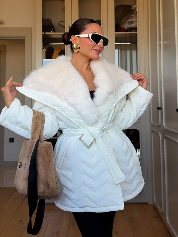 Damen Glänzende Steppjacke mit Taillengürtel und voluminösem Kunstfellkragen Drune