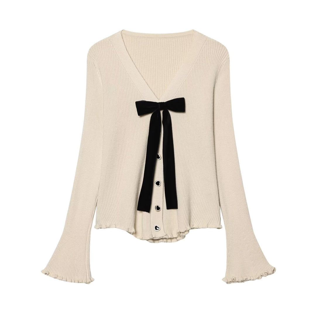 Damen Rippstrick-Cardigan mit V-Ausschnitt, Glockenärmeln, Herzknopfleiste und Samtschleife Drune