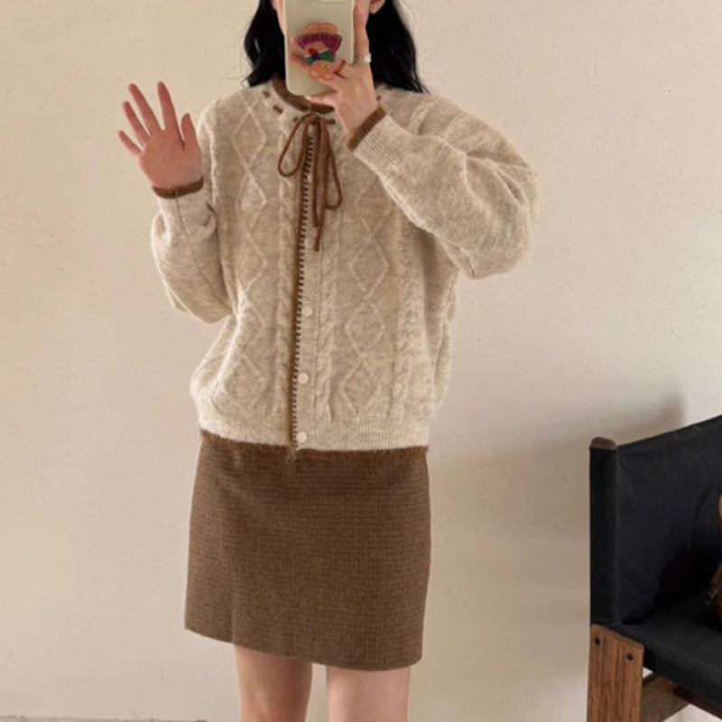 Damen Kuschelige Strickjacke mit dekorativem Zopfstrick und Kordelzug Drune
