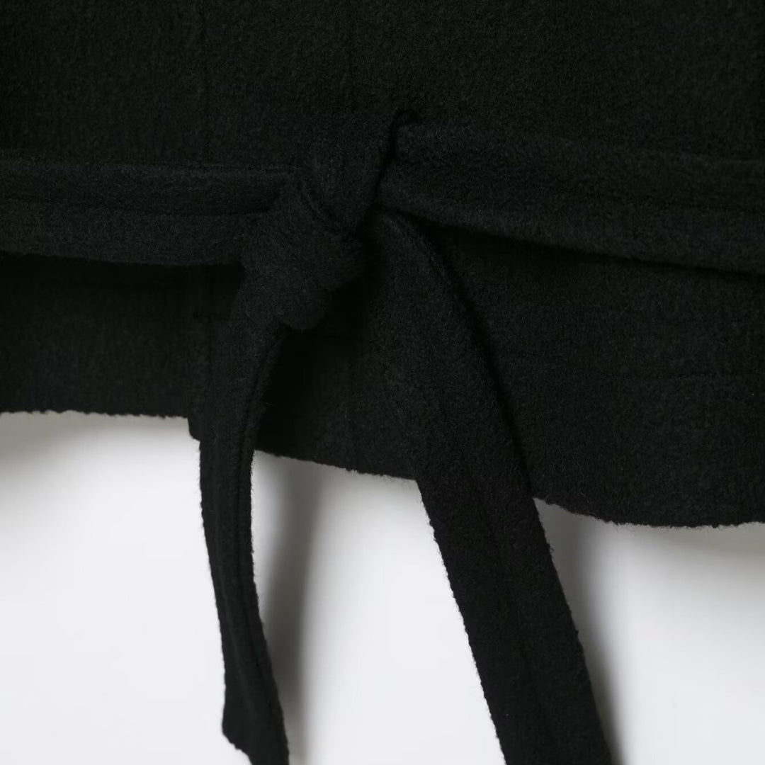 Damen Kurze Duffle-Capejacke mit Stehkragen, Knebelverschlüssen und Taillengürtel Drune