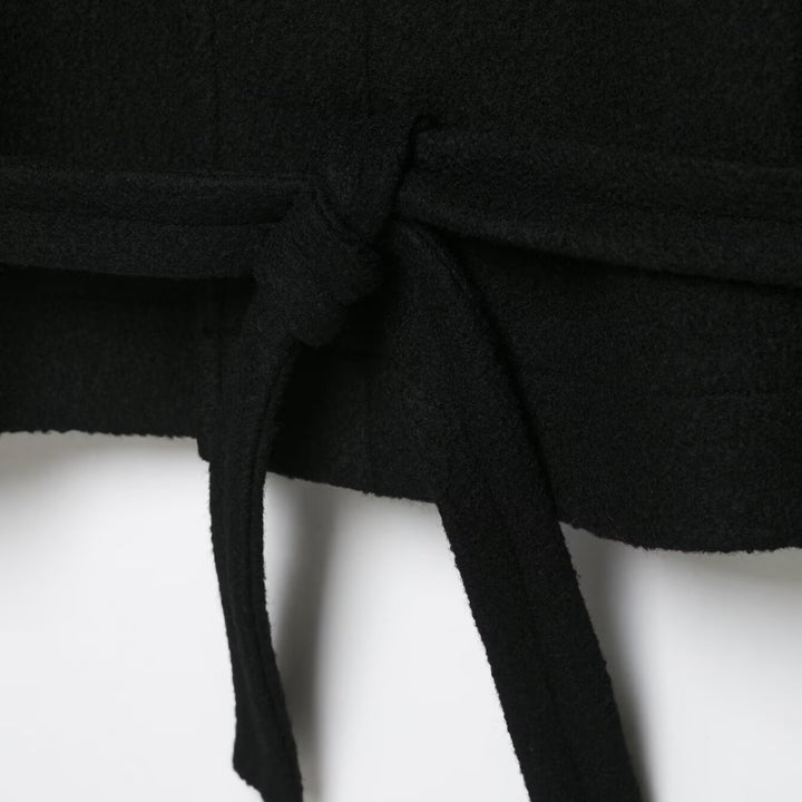 Damen Kurze Duffle-Capejacke mit Stehkragen, Knebelverschlüssen und Taillengürtel Drune