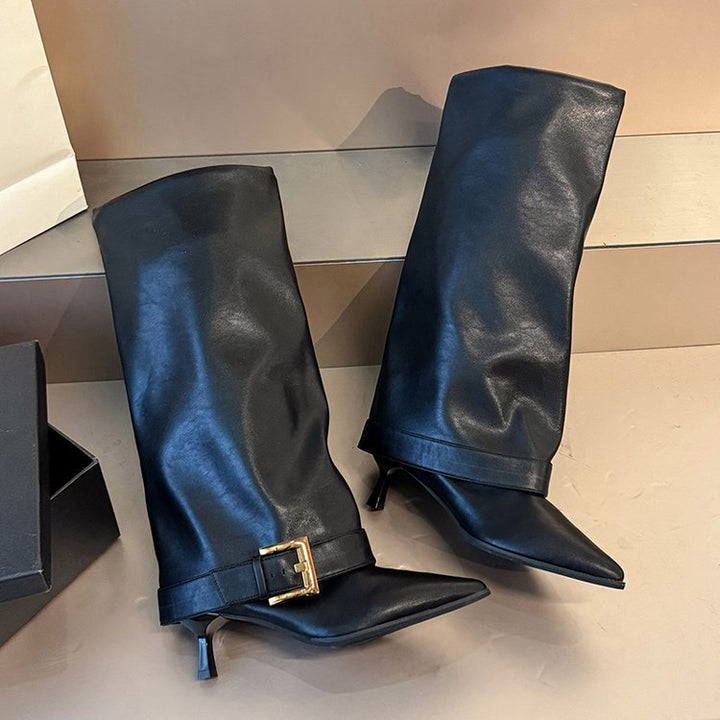 Damen Schafthohe Slouch‑Stiefel mit spitzer Zehenform, schmalem Absatz und Zierschnallenmanschette Drune