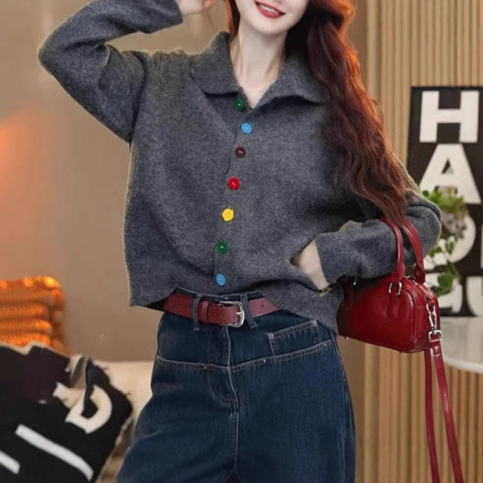 Damen gestrickte Kurzjacke mit bunten Knopfdetails Drune