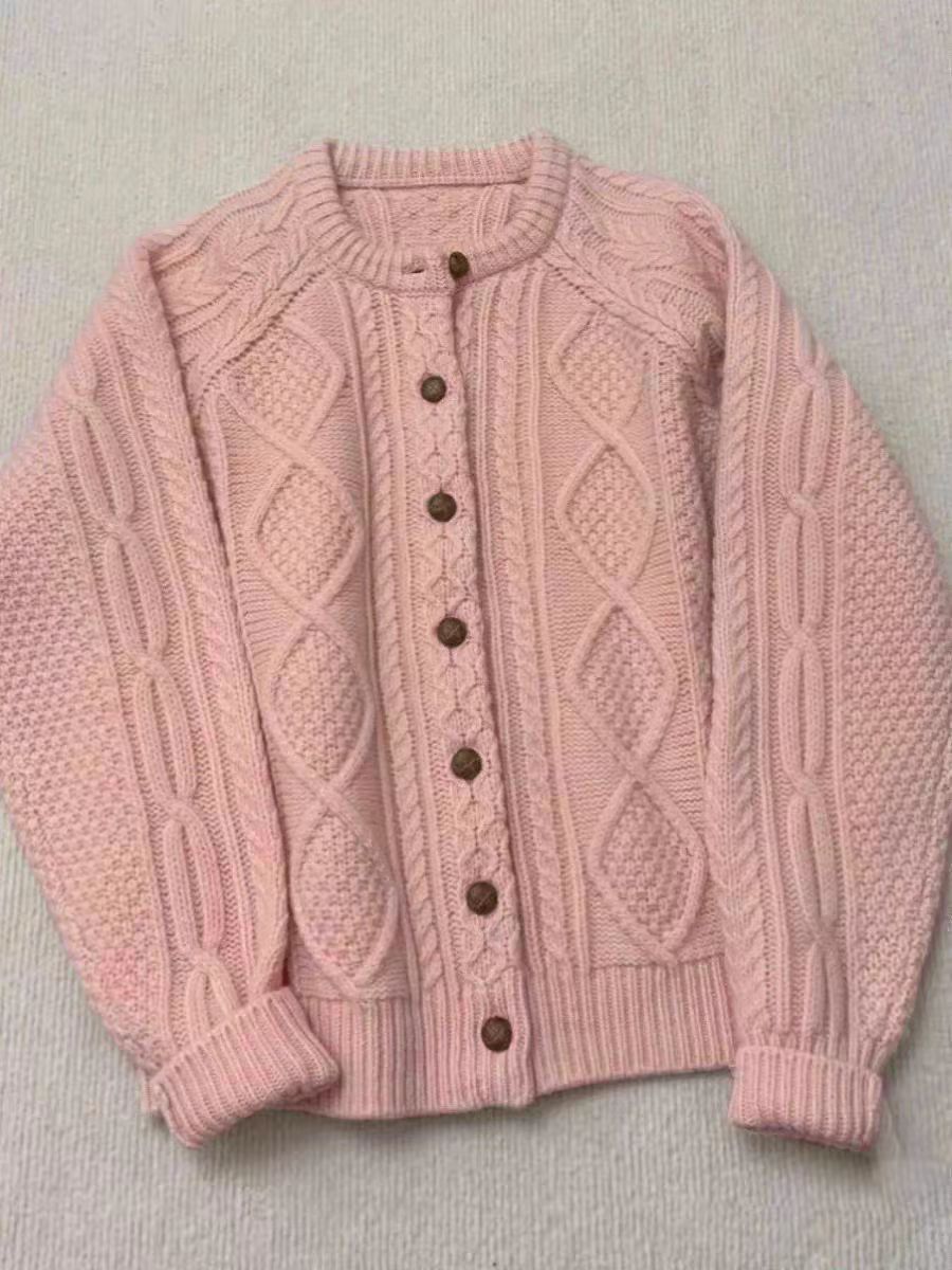 Damen Strick-Cardigan im Aran‑Stil mit Zopf‑ und Perlmuster sowie Holzknopfleiste Drune