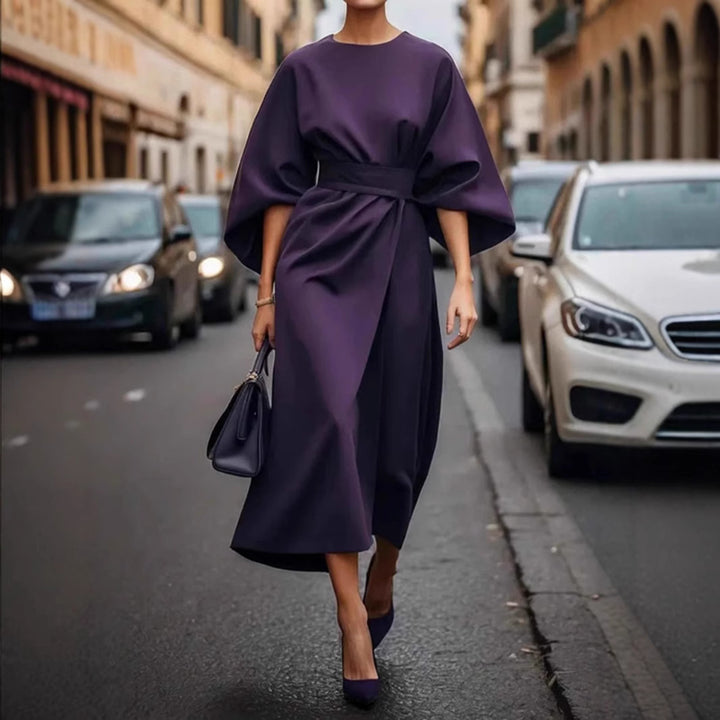 Damen nan minimalistisches Abendkleid mit überlangen weiten Ärmeln und taillenmodellierender Faltendrapierung Drune