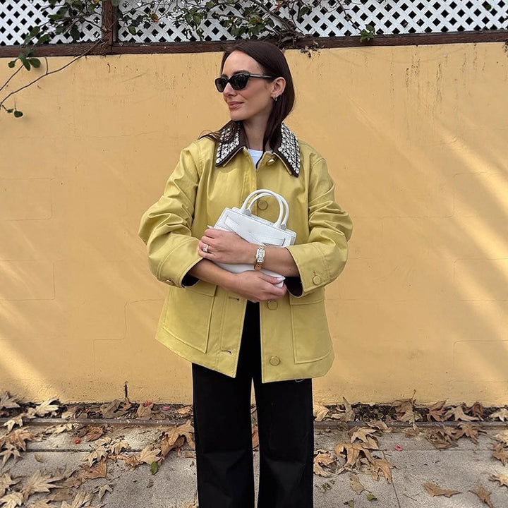 Damen Boxy-Übergangsjacke mit veredeltem Schmuckkragen und aufgesetzten Taschen Drune