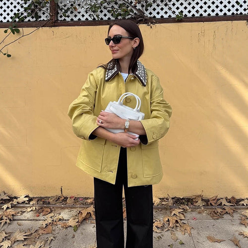 Damen Boxy-Übergangsjacke mit veredeltem Schmuckkragen und aufgesetzten Taschen Drune