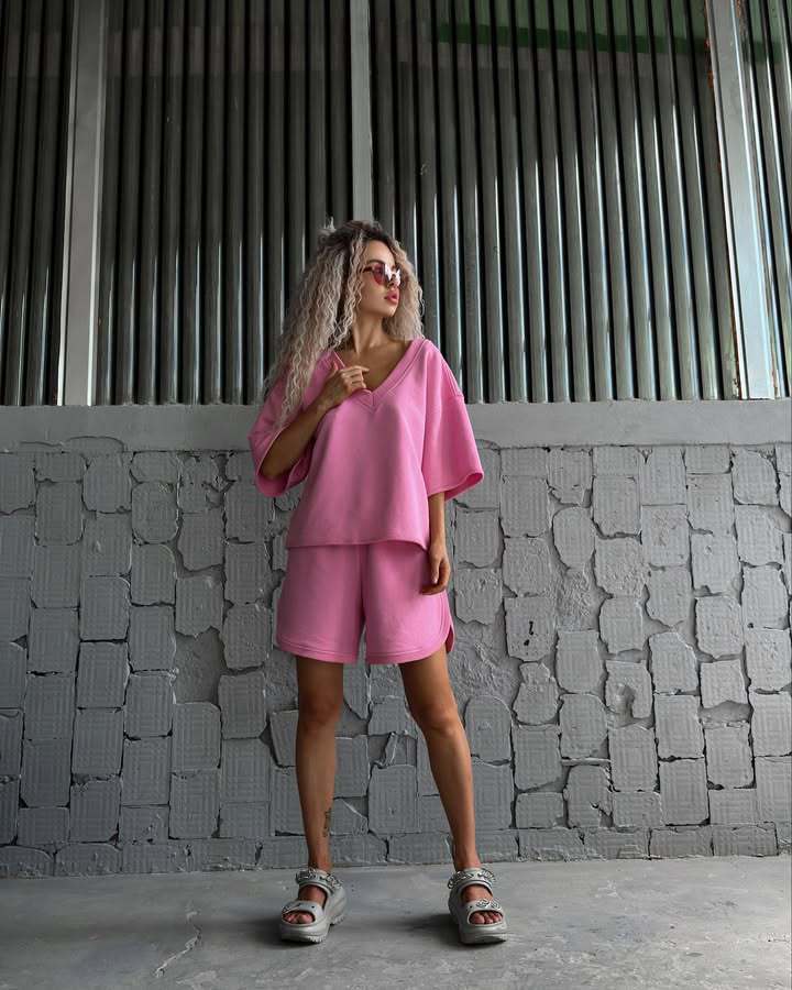 Damen lässiges Sport-Set mit oversized Oberteil und bequemen Shorts