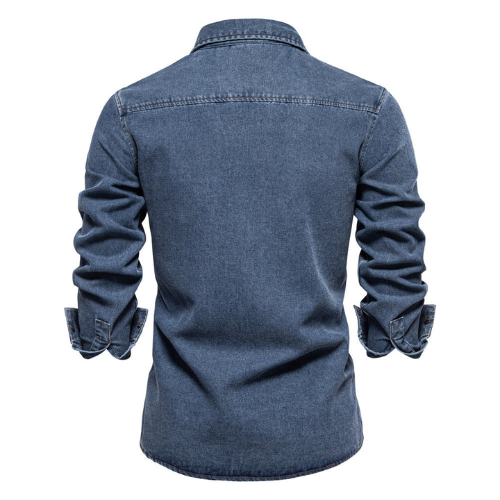 Herren nan tailliertes Jeanshemd mit Kentkragen, aufgesetzten Brusttaschen und Kontraststeppung Drune